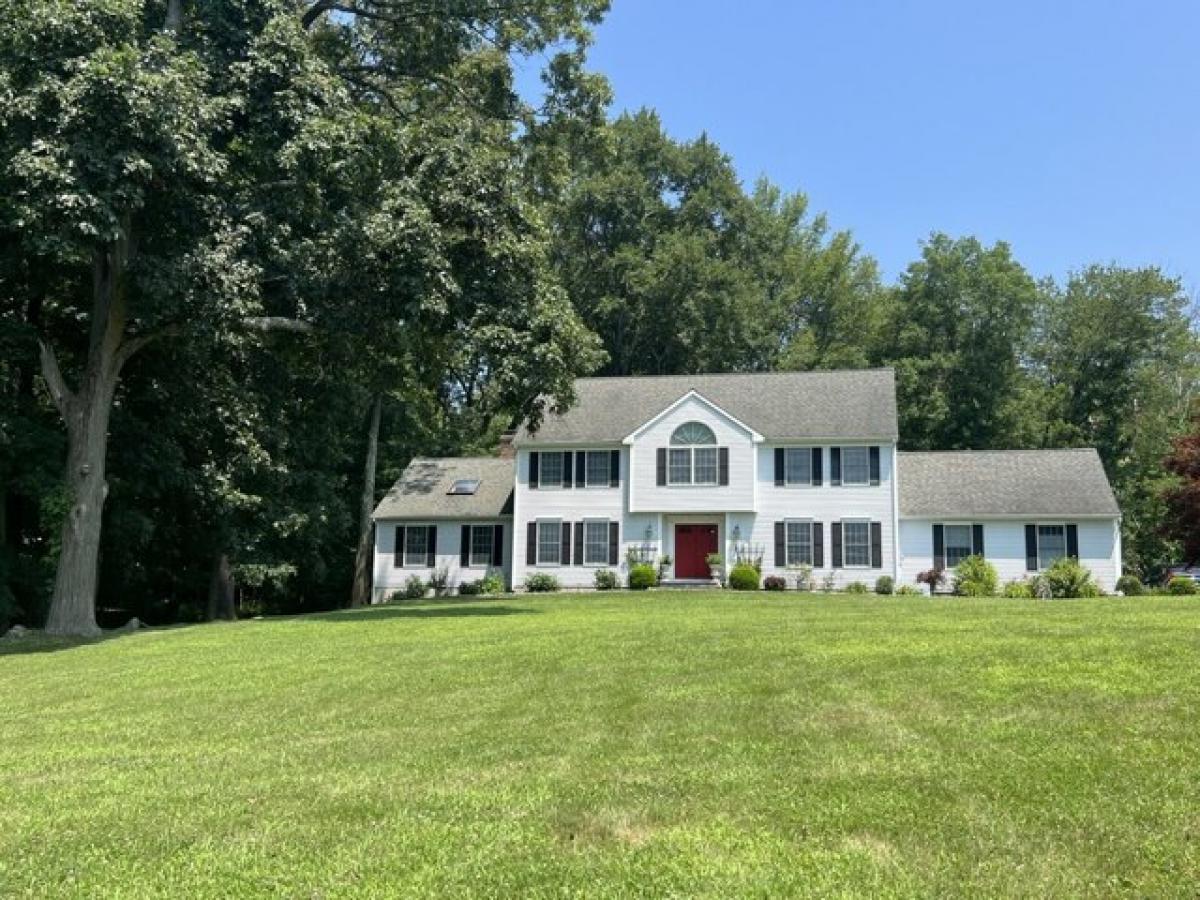 Picture of Home For Sale in Danbury, Connecticut, United States