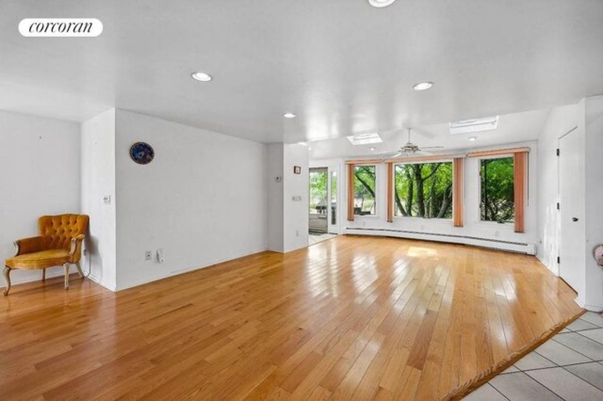 Picture of Home For Sale in Amagansett, New York, United States