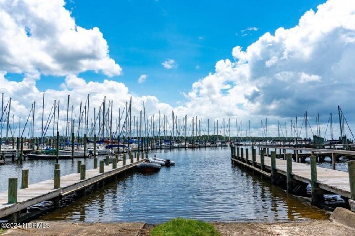 Picture of Residential Land For Sale in New Bern, North Carolina, United States