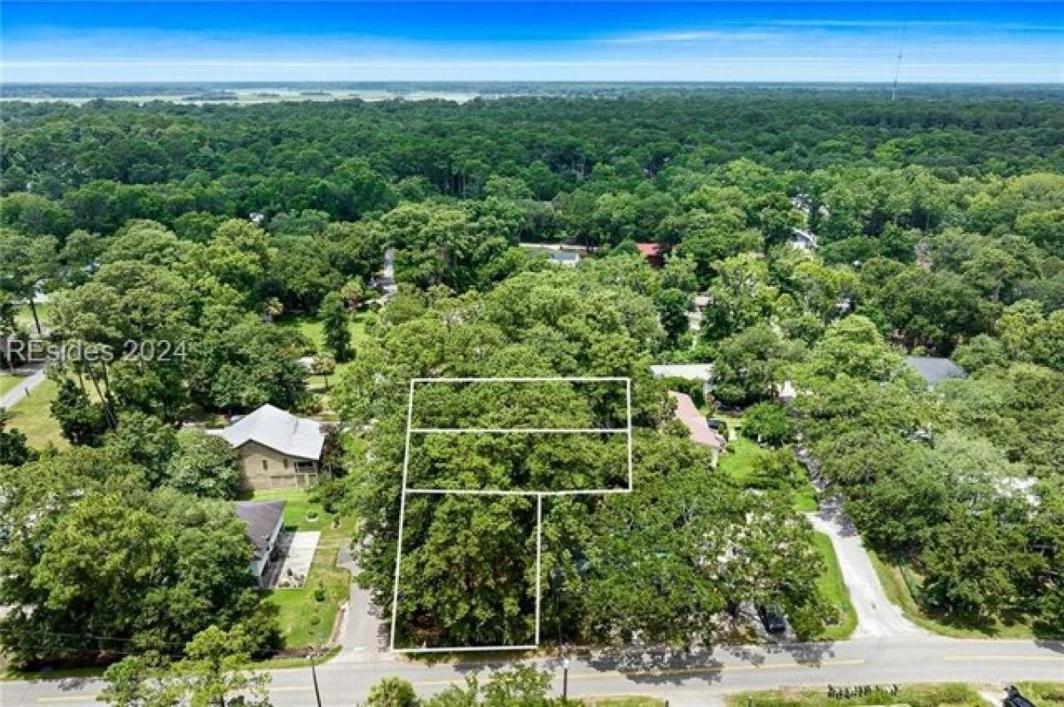 Picture of Residential Land For Sale in Bluffton, South Carolina, United States