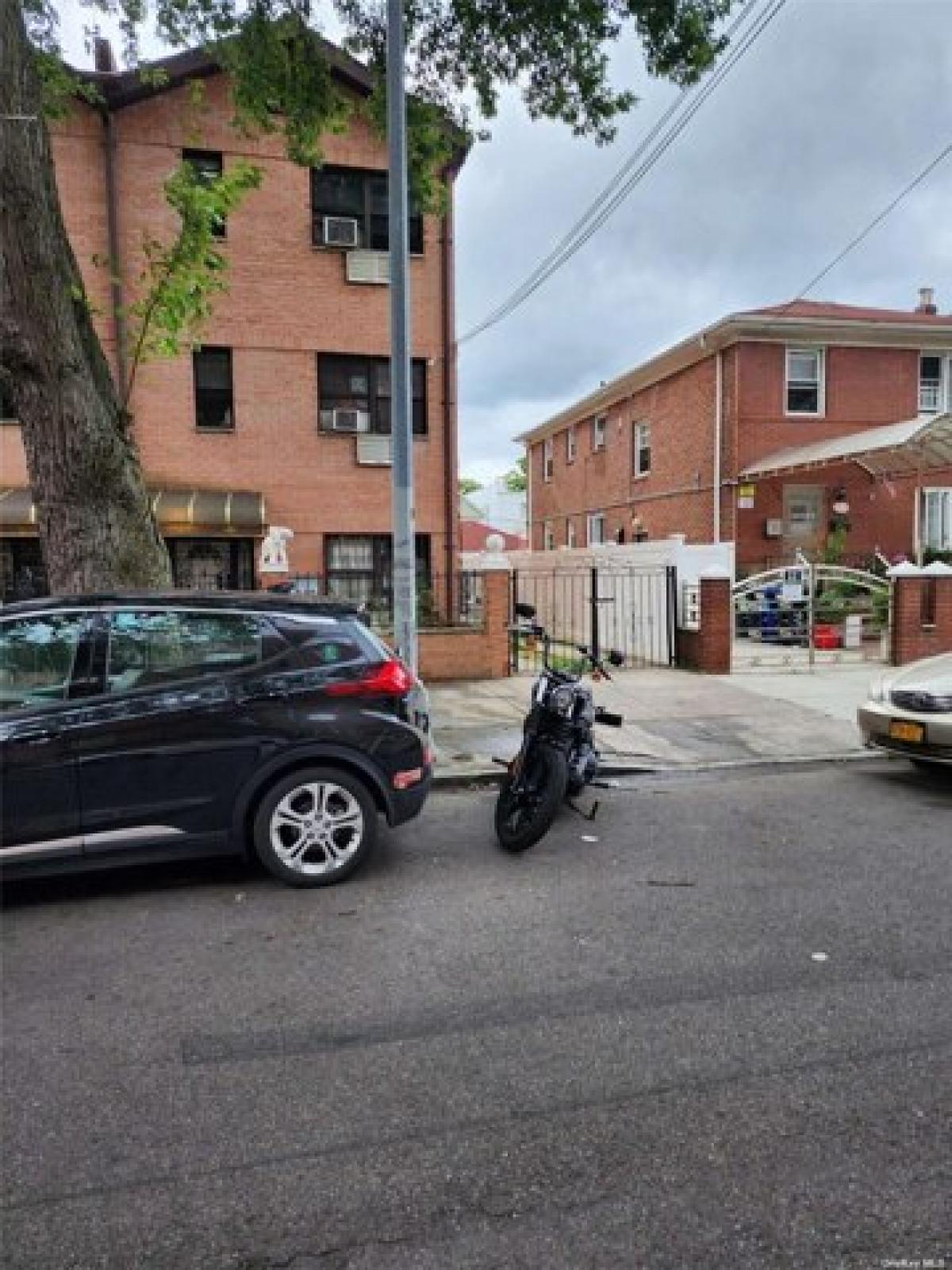 Picture of Home For Sale in Ozone Park, New York, United States