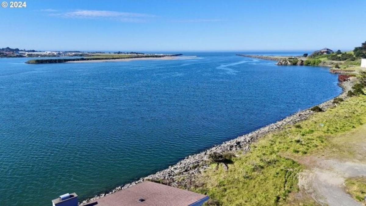 Picture of Residential Land For Sale in Gold Beach, Oregon, United States