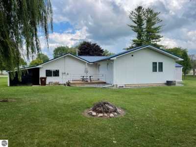 Home For Sale in Ithaca, Michigan