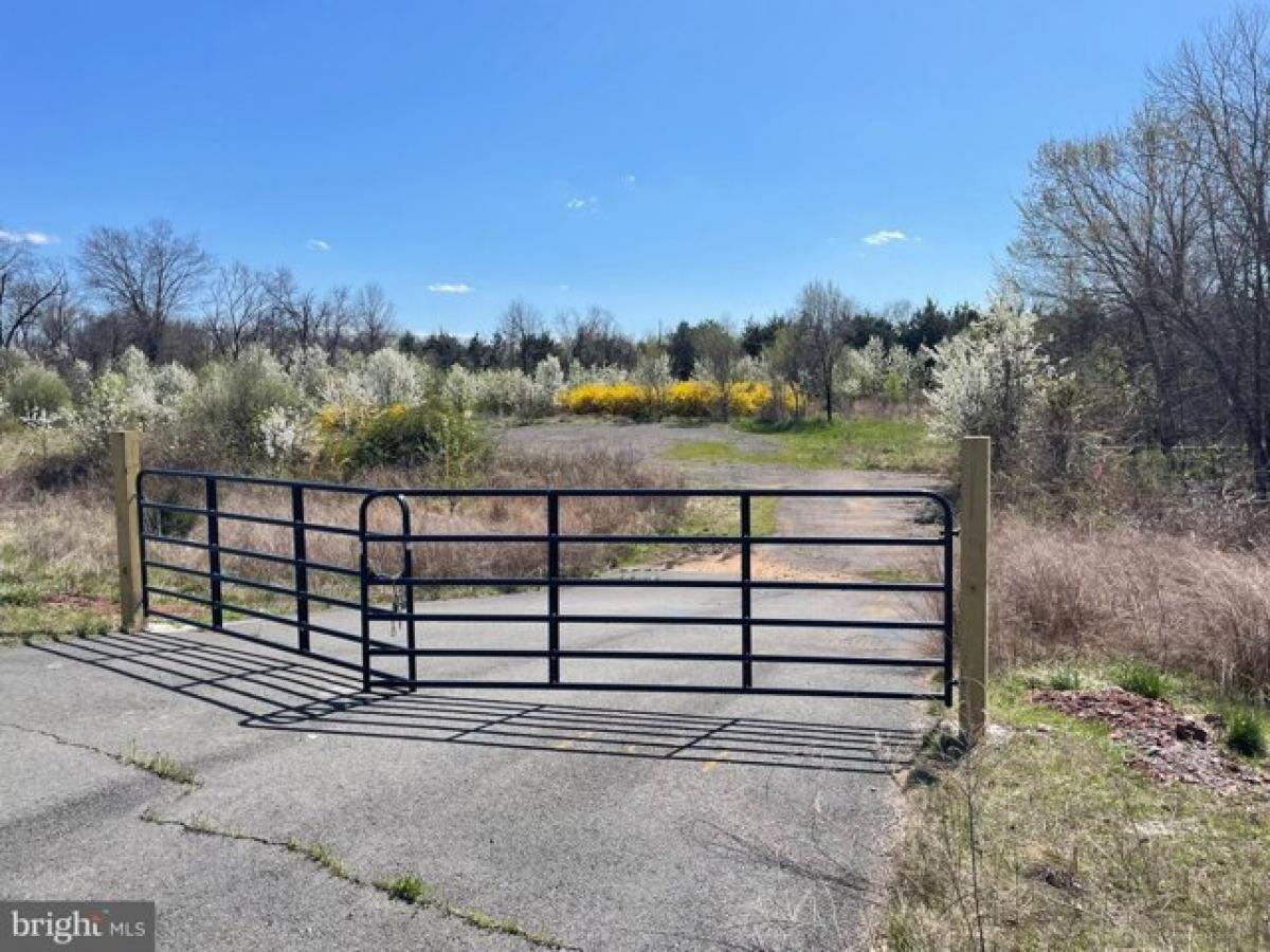 Picture of Residential Land For Sale in Chantilly, Virginia, United States