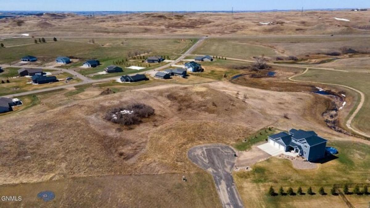 Picture of Residential Land For Sale in Bismarck, North Dakota, United States