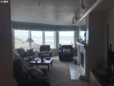 Home For Sale in Rockaway Beach, Oregon