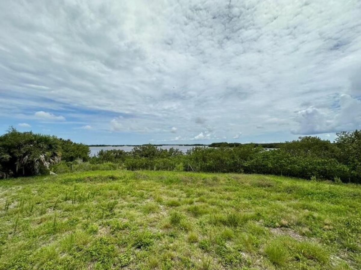 Picture of Residential Land For Sale in Cedar Key, Florida, United States