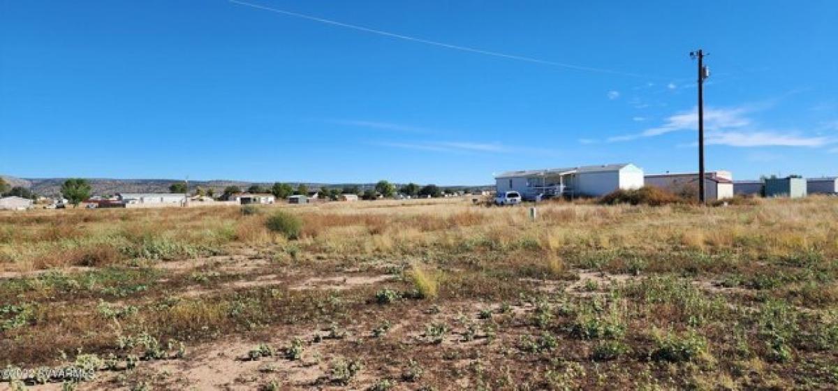 Picture of Residential Land For Sale in Paulden, Arizona, United States