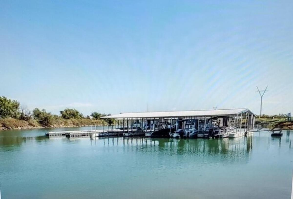 Picture of Home For Sale in Runaway Bay, Texas, United States