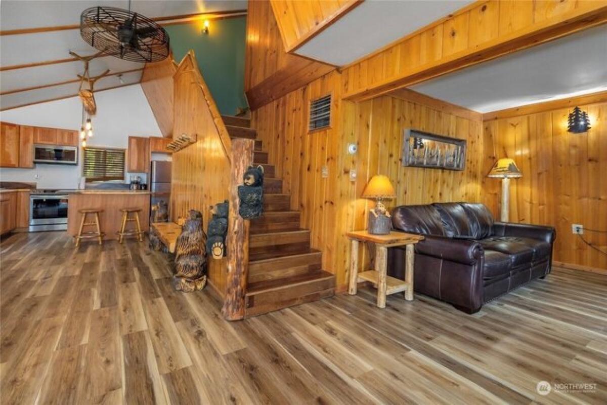 Picture of Home For Sale in Packwood, Washington, United States