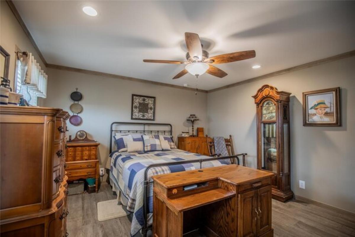 Picture of Home For Sale in Pointblank, Texas, United States