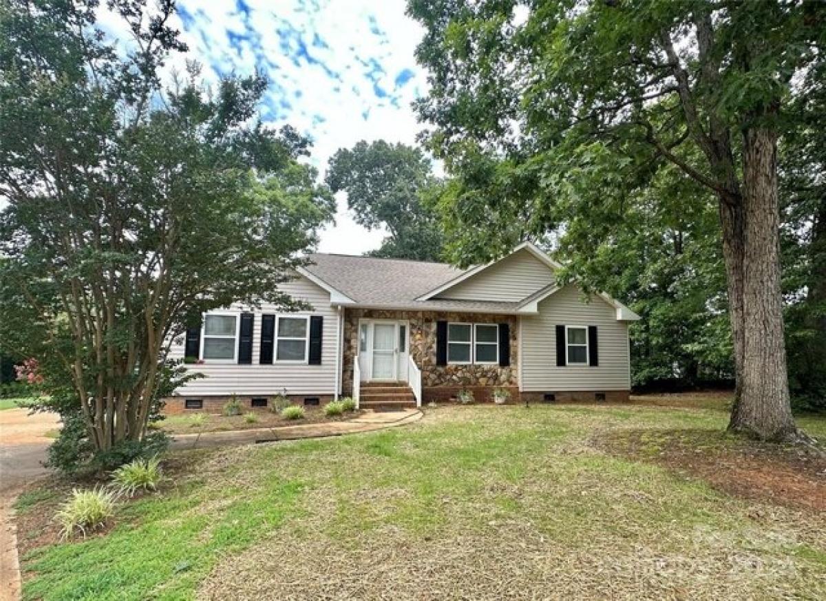 Picture of Home For Sale in Norwood, North Carolina, United States