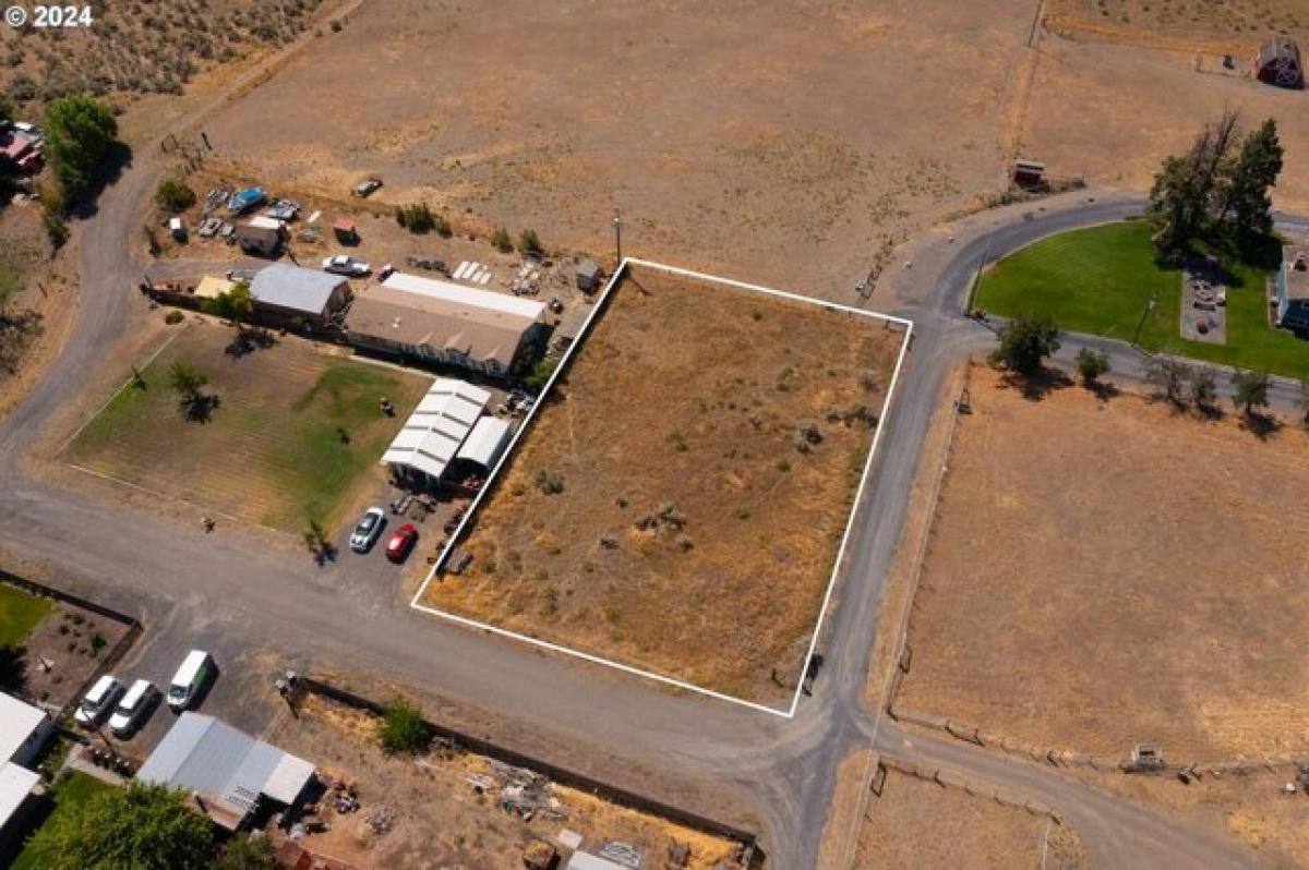 Picture of Residential Land For Sale in Hermiston, Oregon, United States