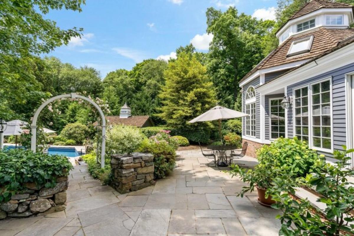 Picture of Home For Sale in Guilford, Connecticut, United States