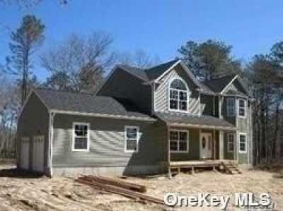 Home For Sale in Manorville, New York