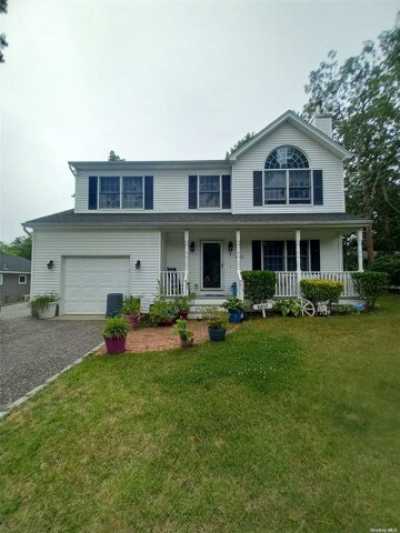 Home For Rent in Hampton Bays, New York