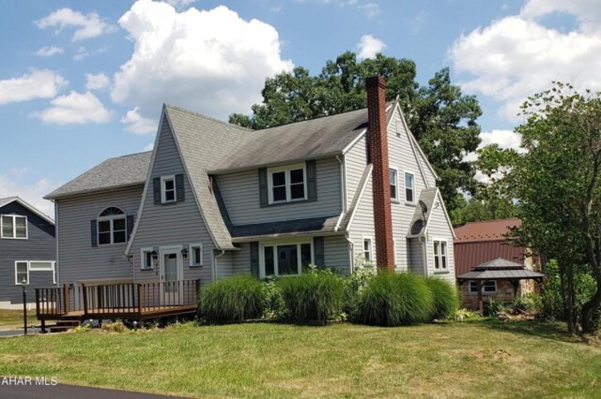 Picture of Home For Sale in Hollidaysburg, Pennsylvania, United States