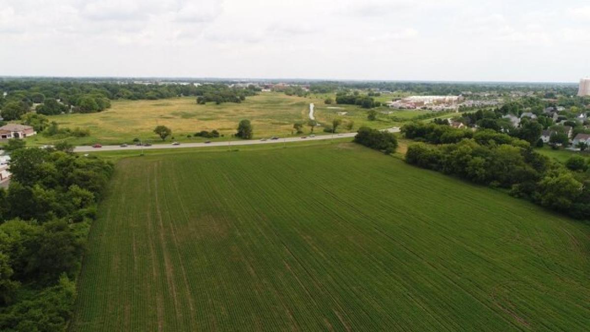 Picture of Residential Land For Sale in Elgin, Illinois, United States