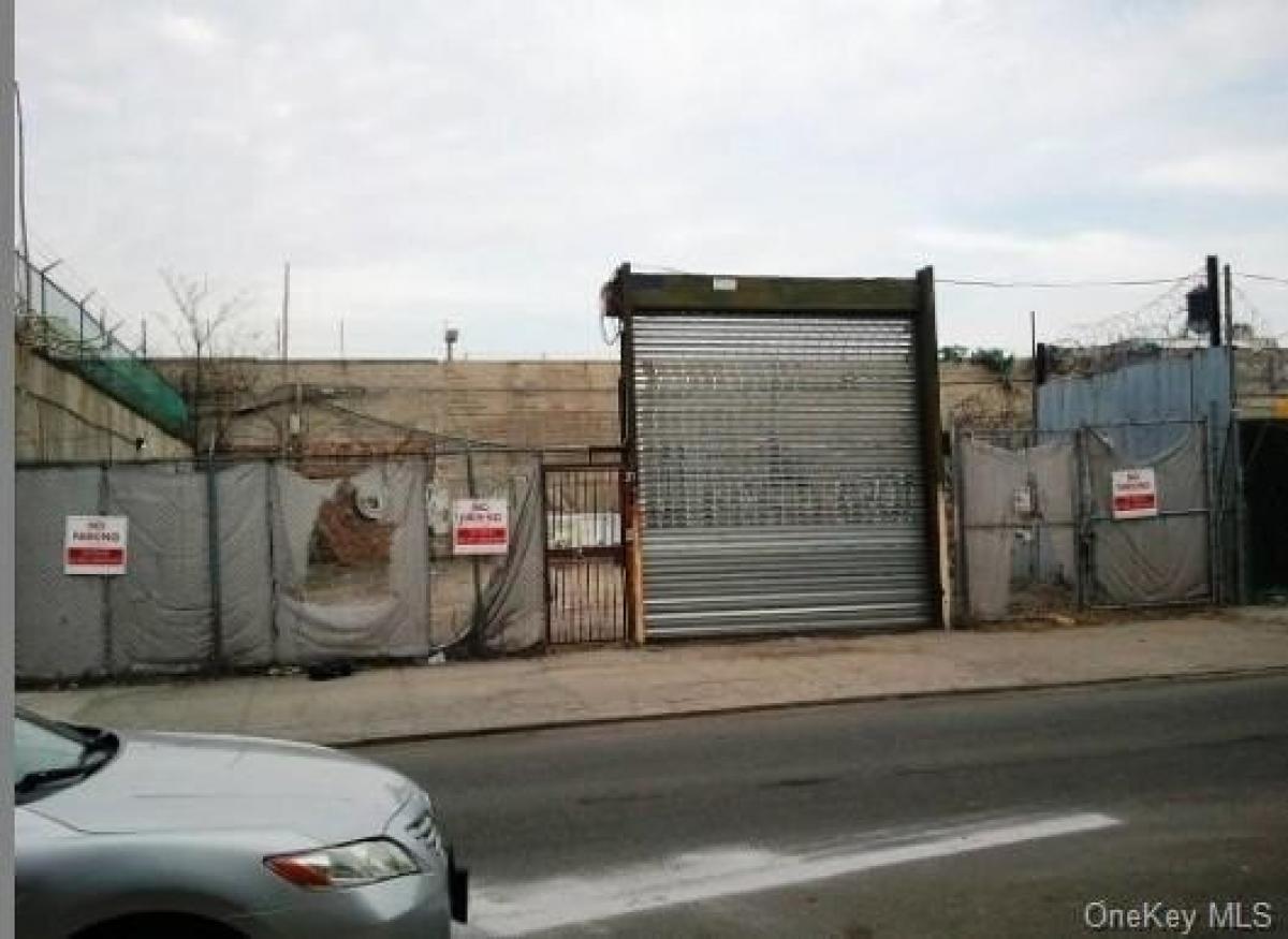 Picture of Residential Land For Sale in Brooklyn, New York, United States