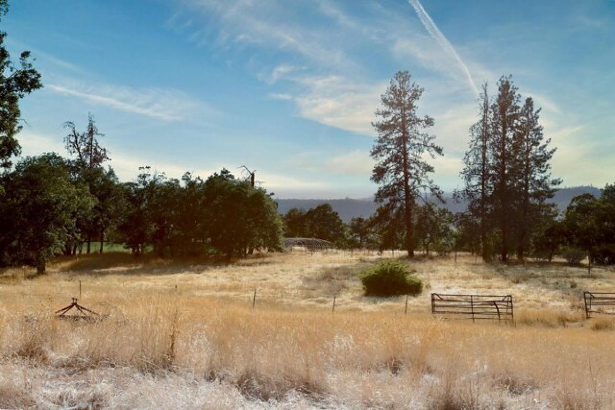 Picture of Home For Sale in White City, Oregon, United States