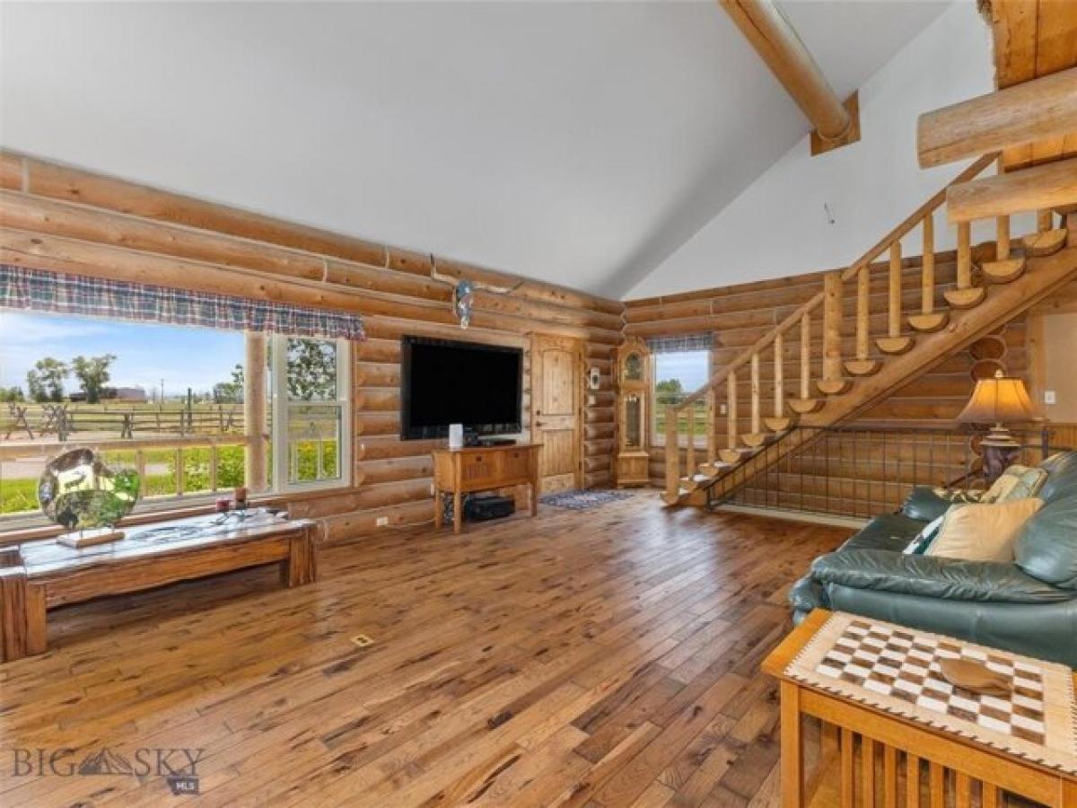 Picture of Home For Sale in Manhattan, Montana, United States