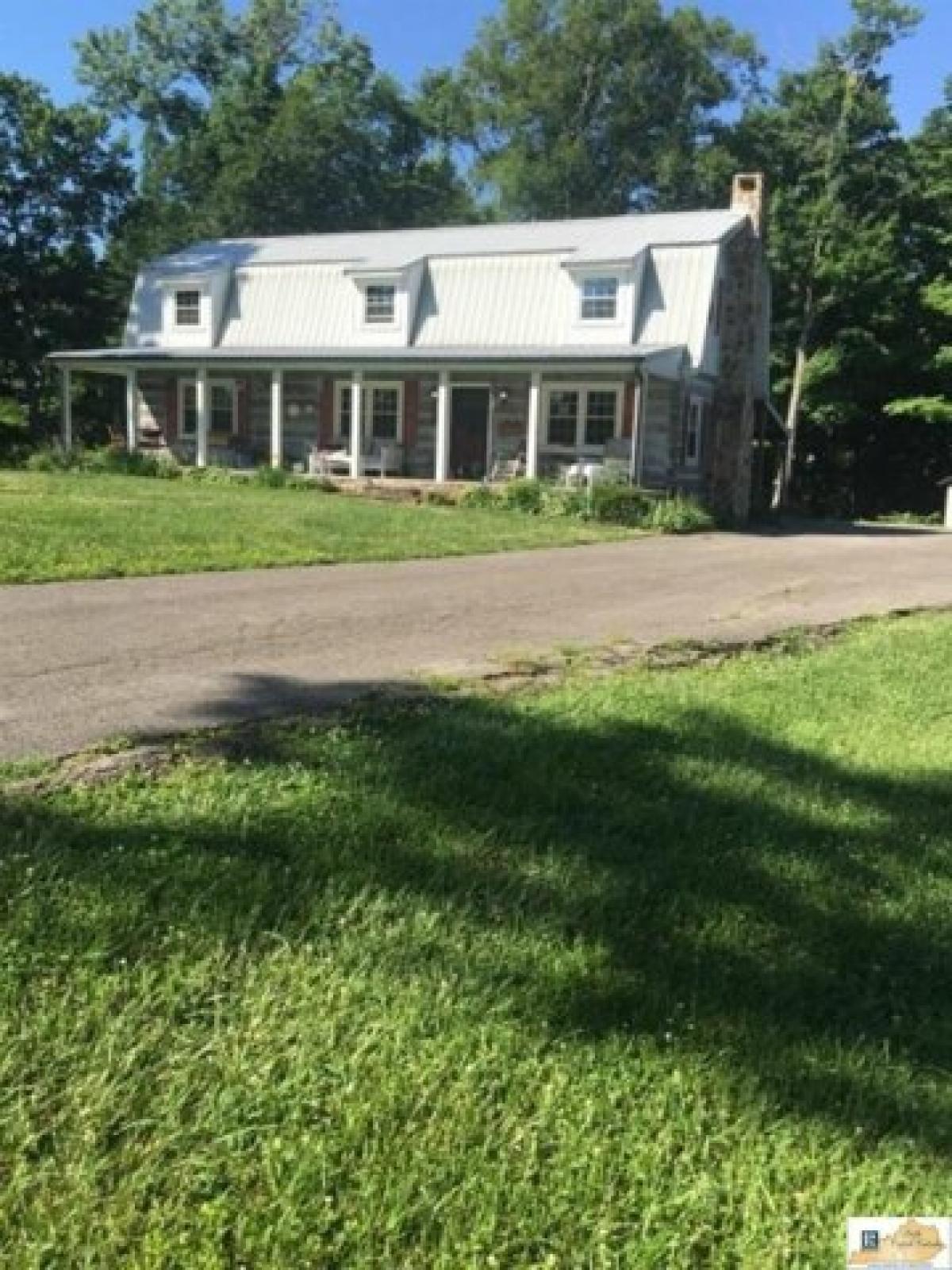 Picture of Home For Sale in Tompkinsville, Kentucky, United States