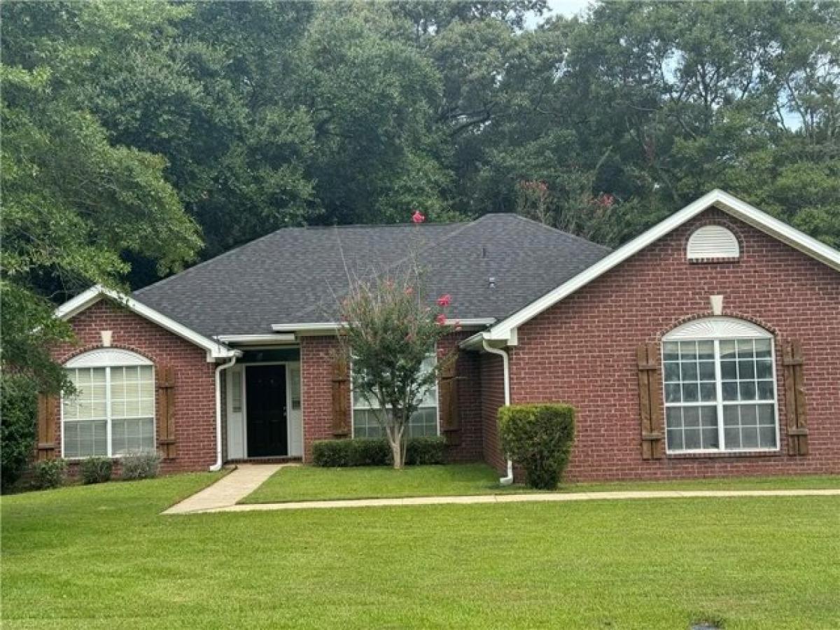 Picture of Home For Sale in Grand Bay, Alabama, United States