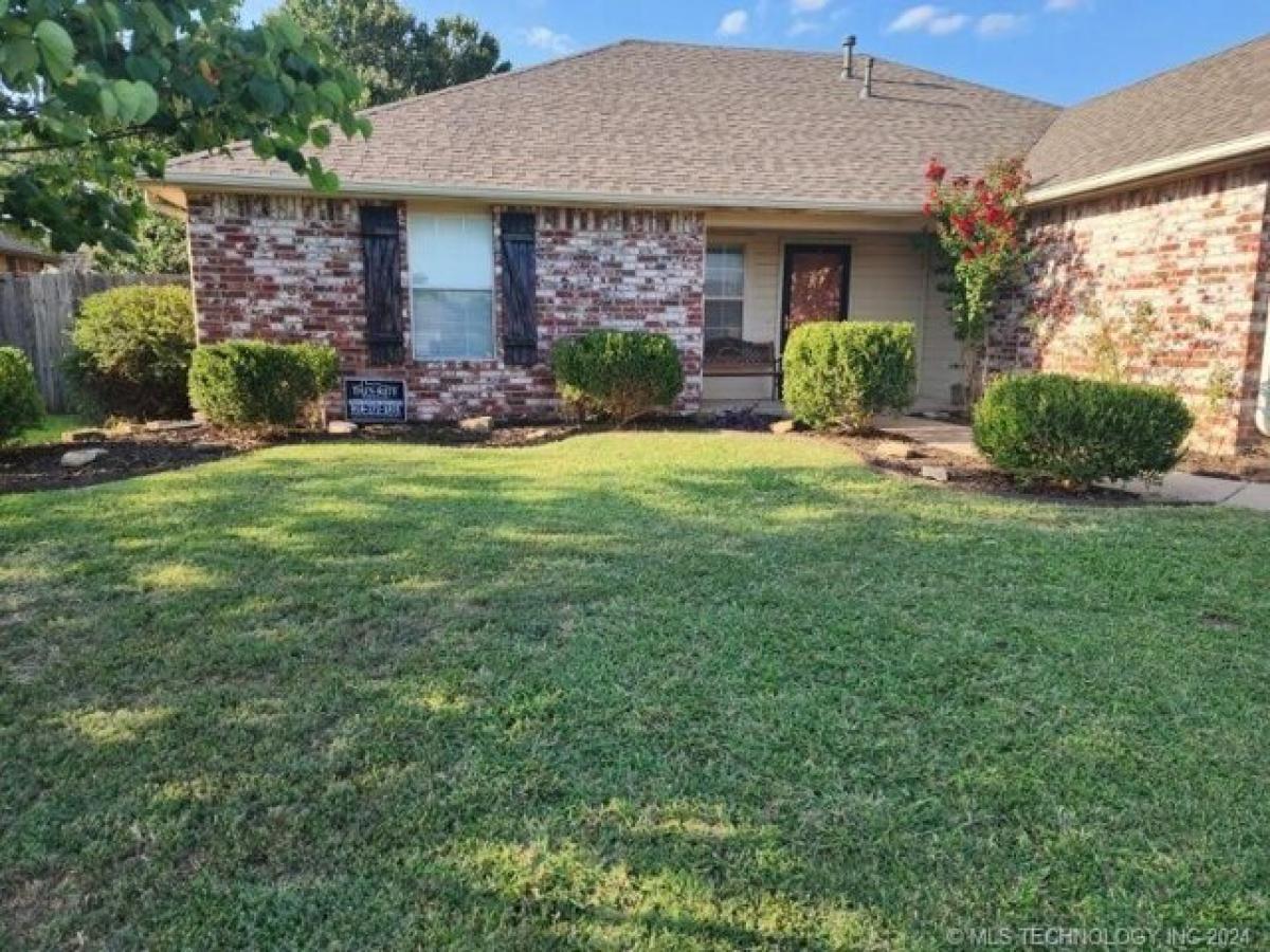 Picture of Home For Sale in Collinsville, Oklahoma, United States