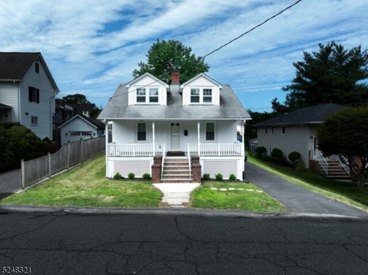 Picture of Home For Sale in Bernardsville, New Jersey, United States