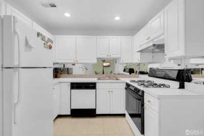 Home For Rent in Edison, New Jersey