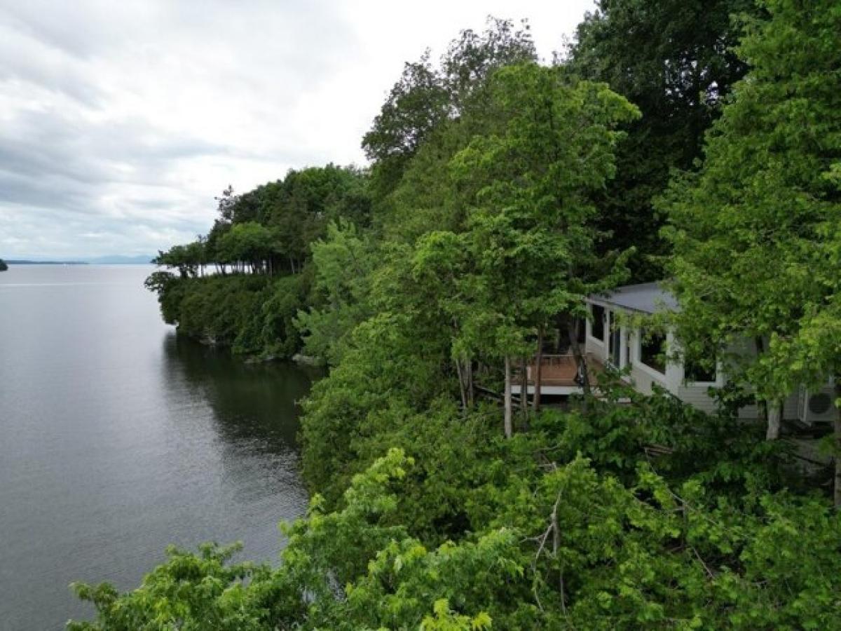 Picture of Home For Sale in Charlotte, Vermont, United States