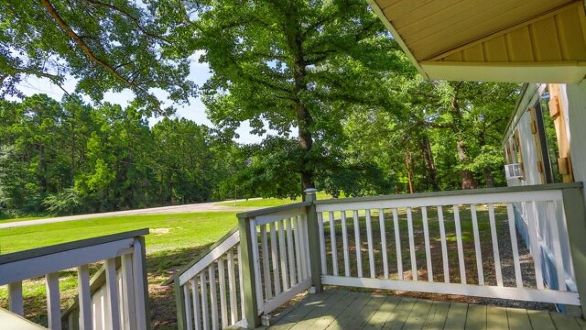 Picture of Home For Sale in De Berry, Texas, United States