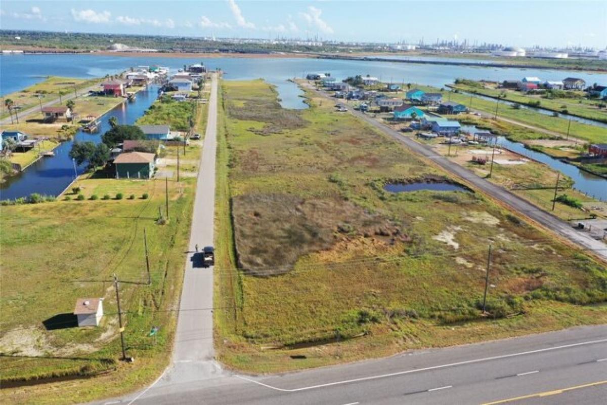 Picture of Residential Land For Sale in Hitchcock, Texas, United States