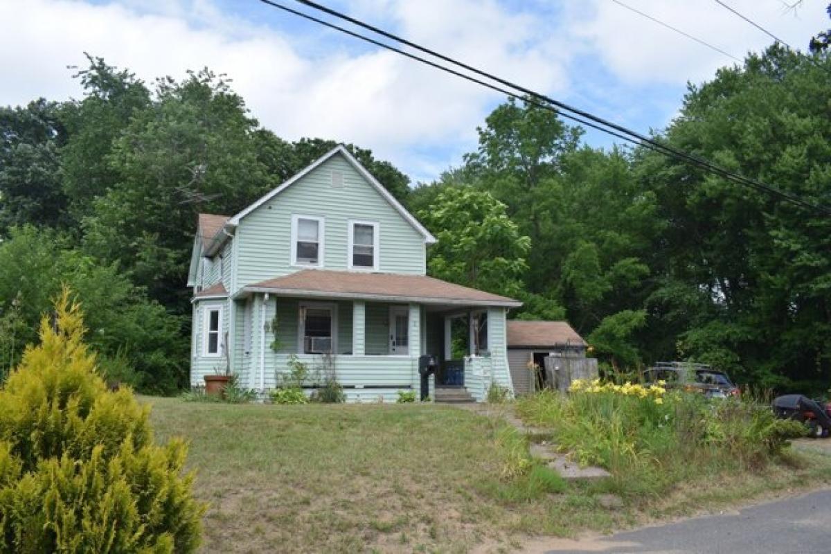 Picture of Home For Sale in East Hartford, Connecticut, United States