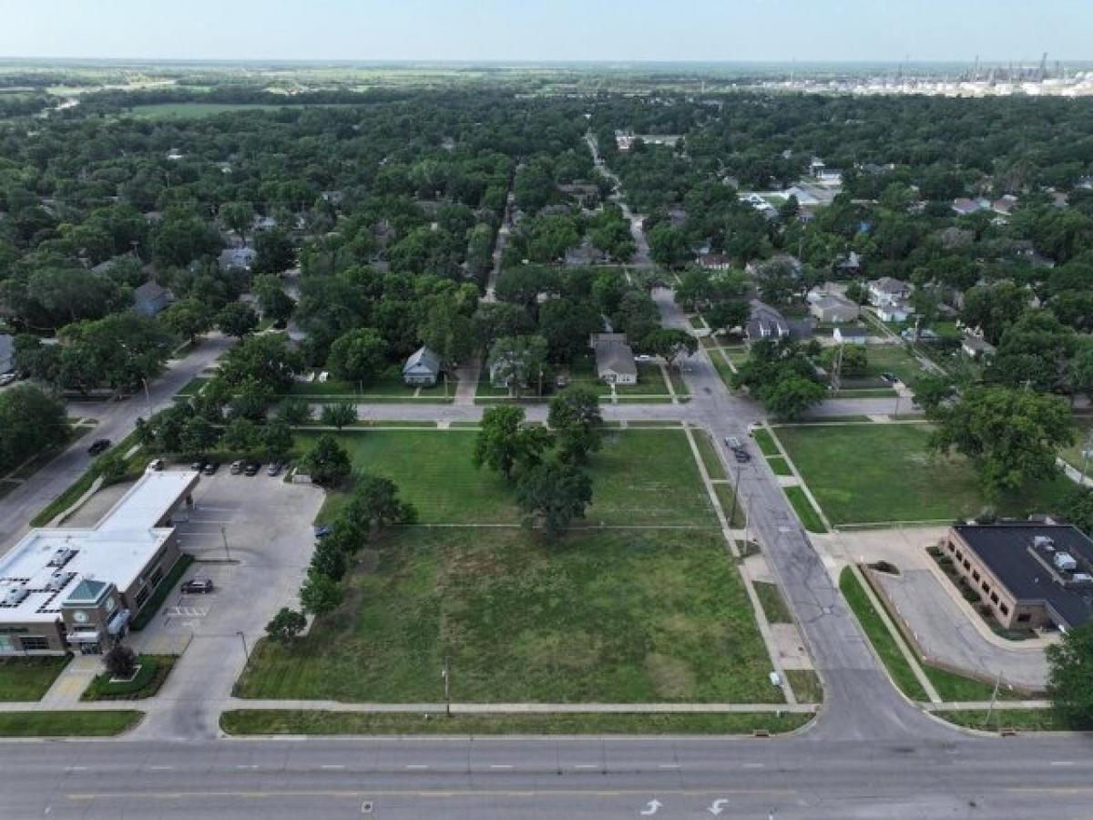 Picture of Residential Land For Sale in El Dorado, Kansas, United States