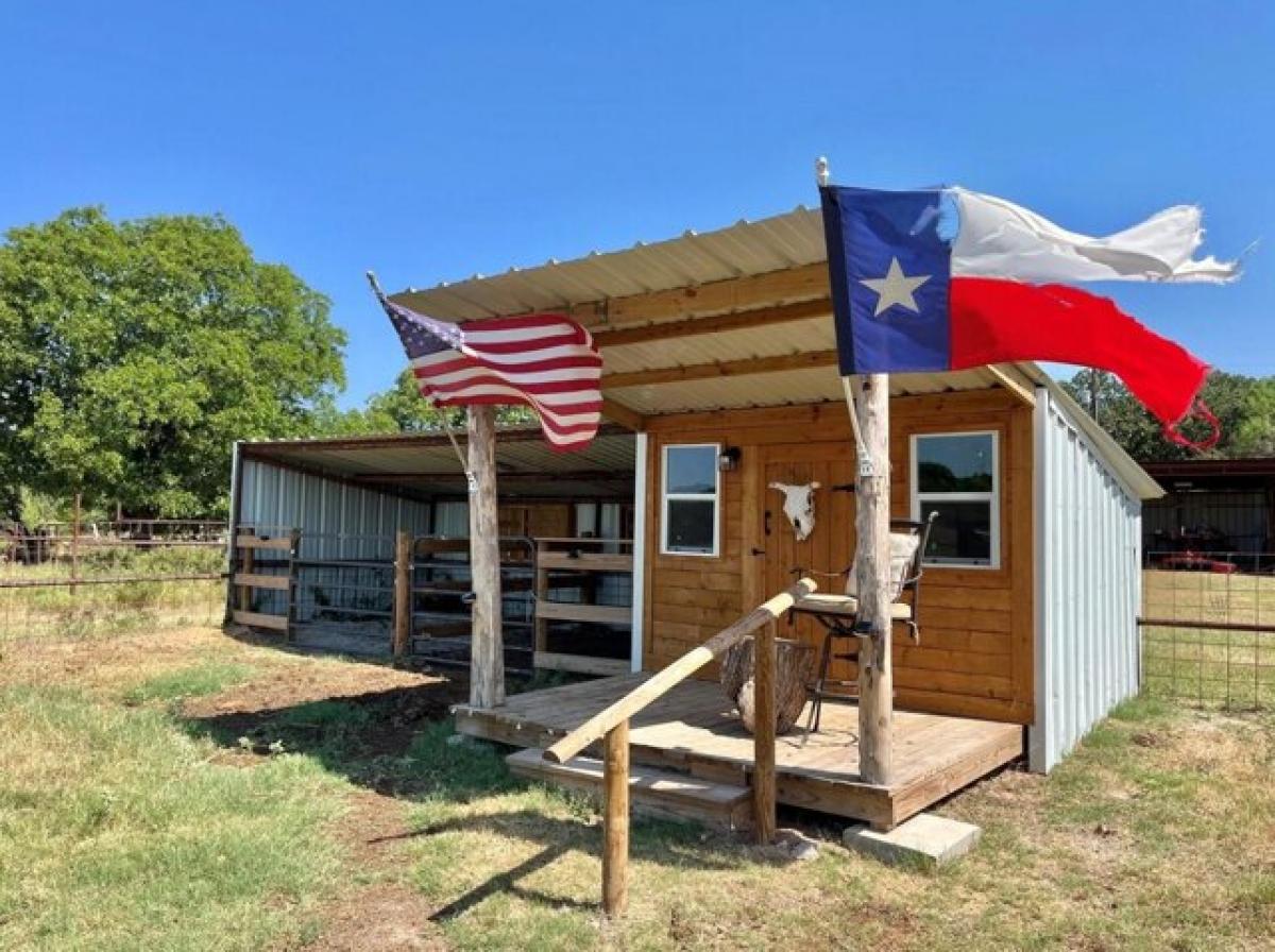 Picture of Home For Sale in Chico, Texas, United States