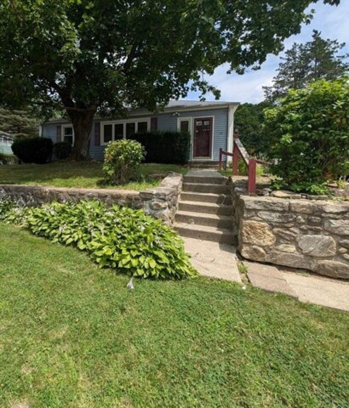 Picture of Home For Sale in Dudley, Massachusetts, United States