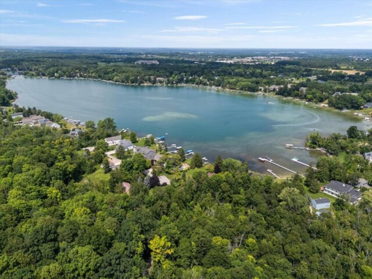 Picture of Home For Sale in West Bend, Wisconsin, United States