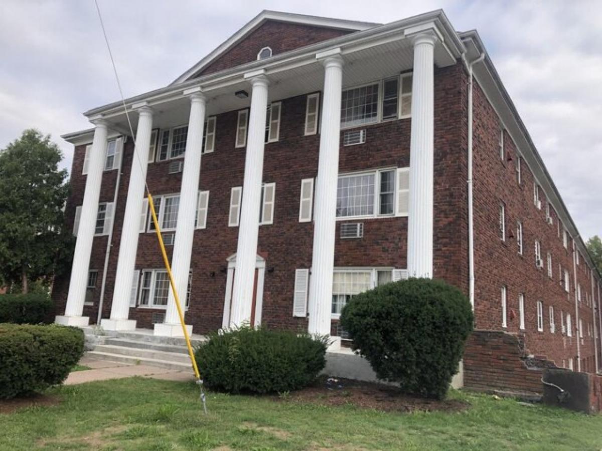 Picture of Home For Sale in East Hartford, Connecticut, United States