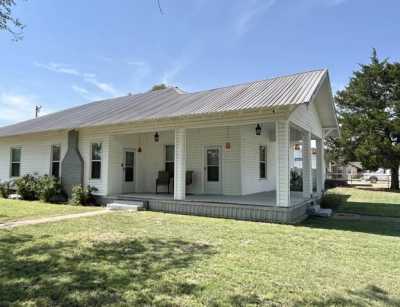 Home For Sale in Claude, Texas