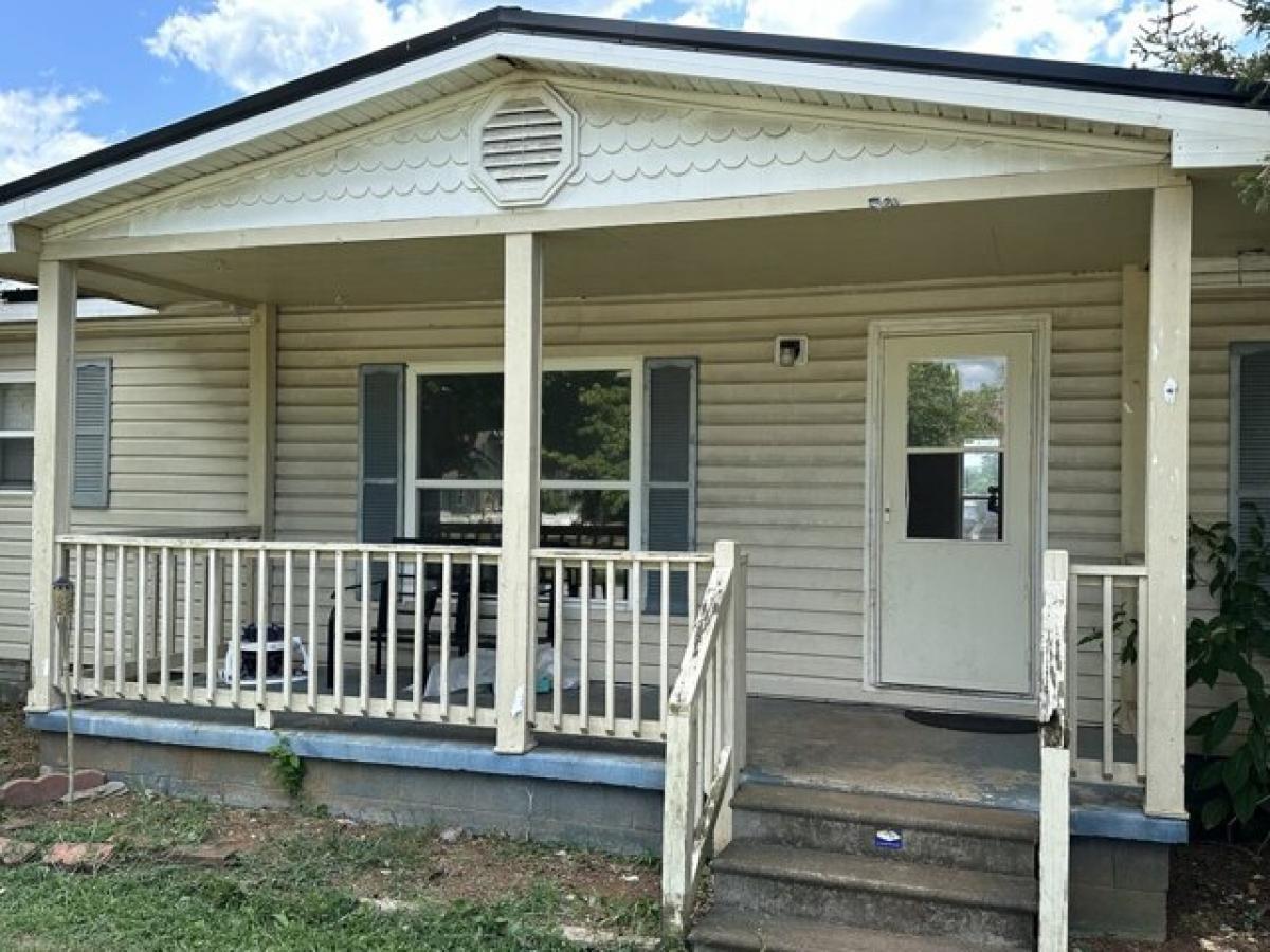 Picture of Home For Sale in Cowan, Tennessee, United States