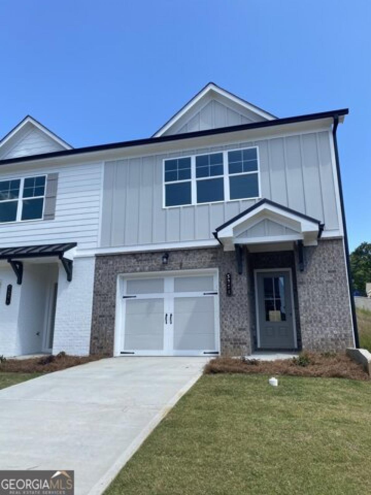 Picture of Home For Sale in Oakwood, Georgia, United States