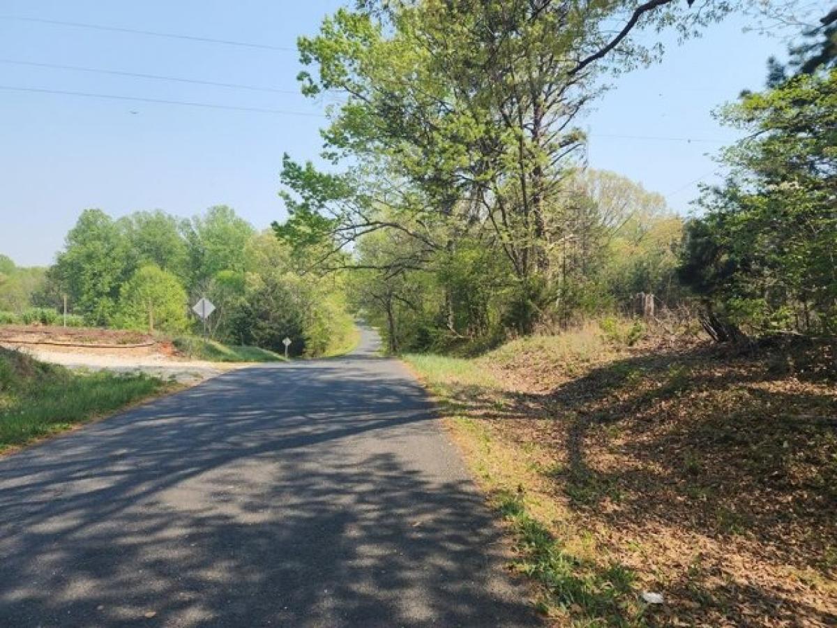 Picture of Residential Land For Sale in Appomattox, Virginia, United States