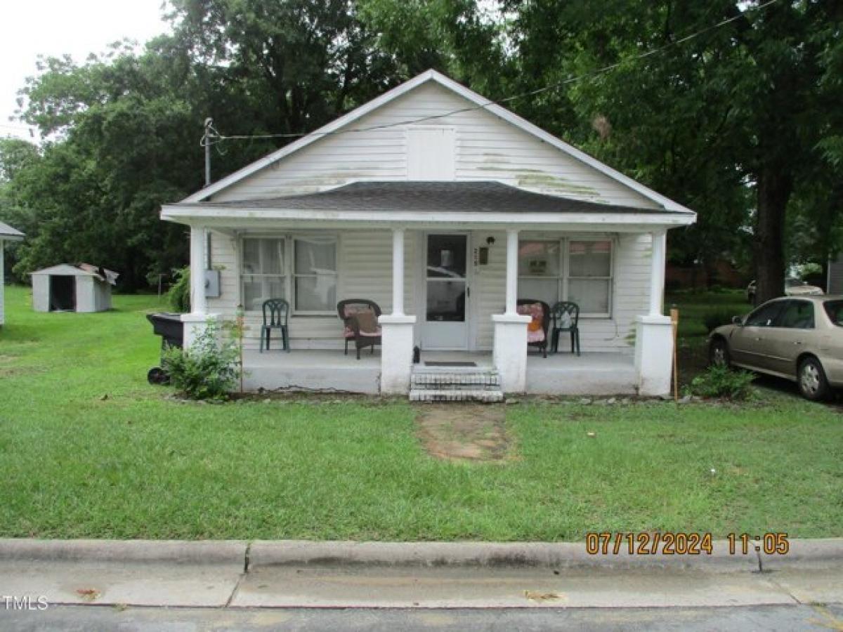 Picture of Home For Sale in Clinton, North Carolina, United States