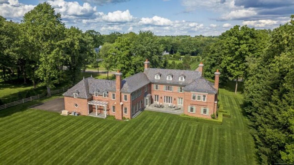 Picture of Home For Sale in New Canaan, Connecticut, United States