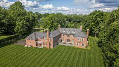 Home For Sale in New Canaan, Connecticut