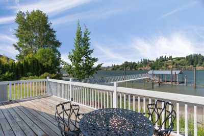 Home For Sale in Cathlamet, Washington