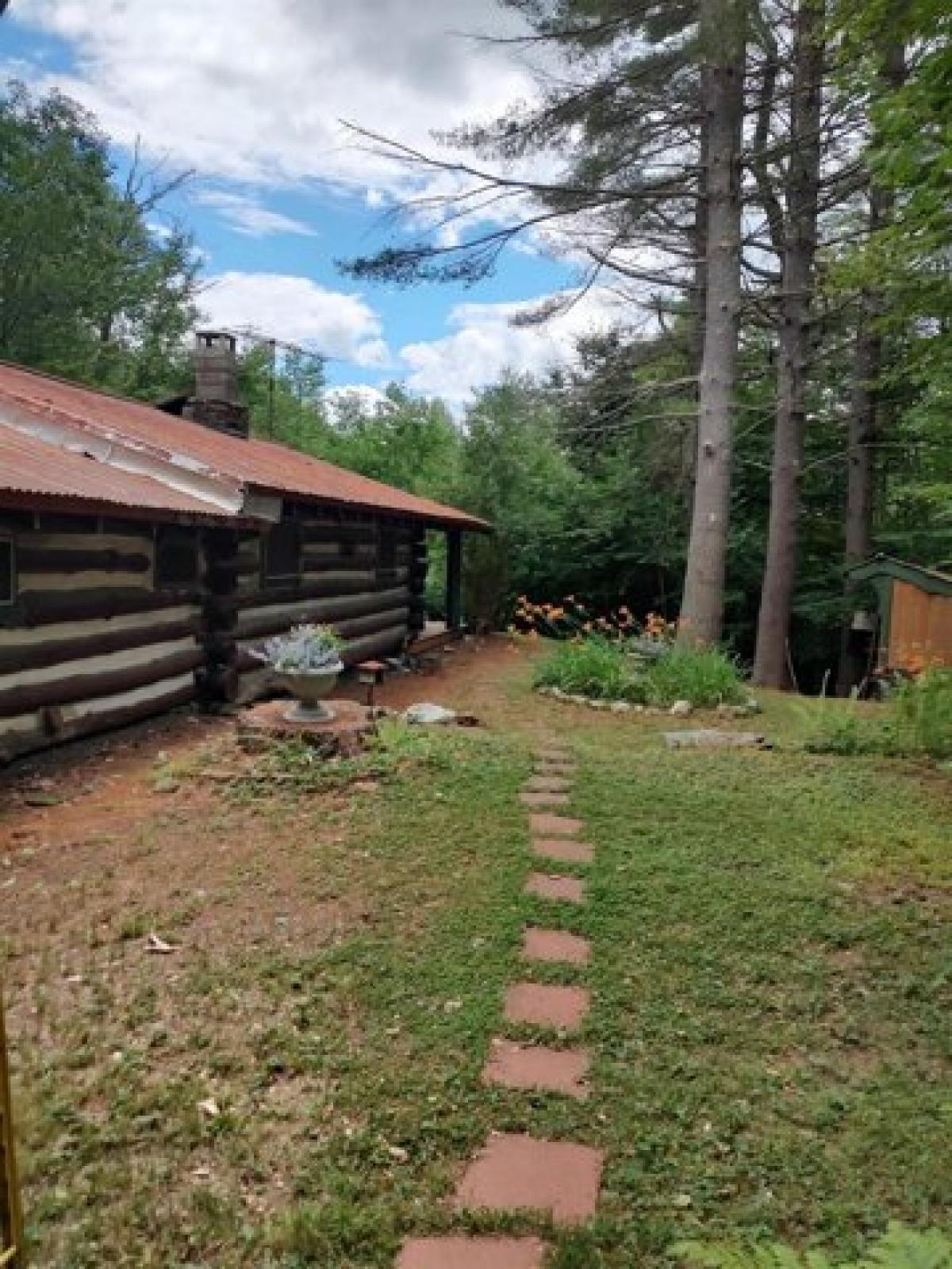 Picture of Home For Sale in Stockbridge, Vermont, United States