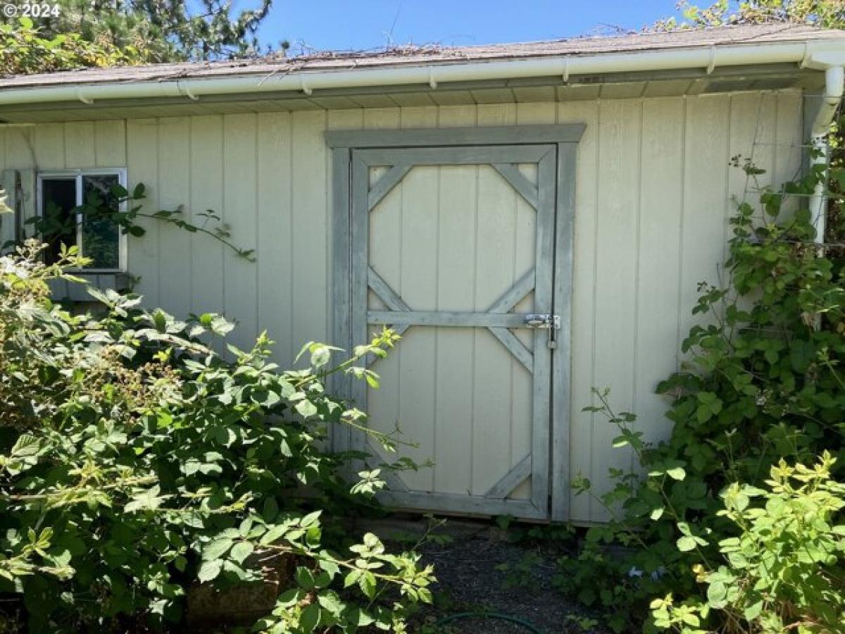 Picture of Home For Sale in Creswell, Oregon, United States