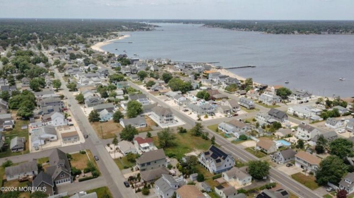 Picture of Home For Sale in Ocean Gate, New Jersey, United States